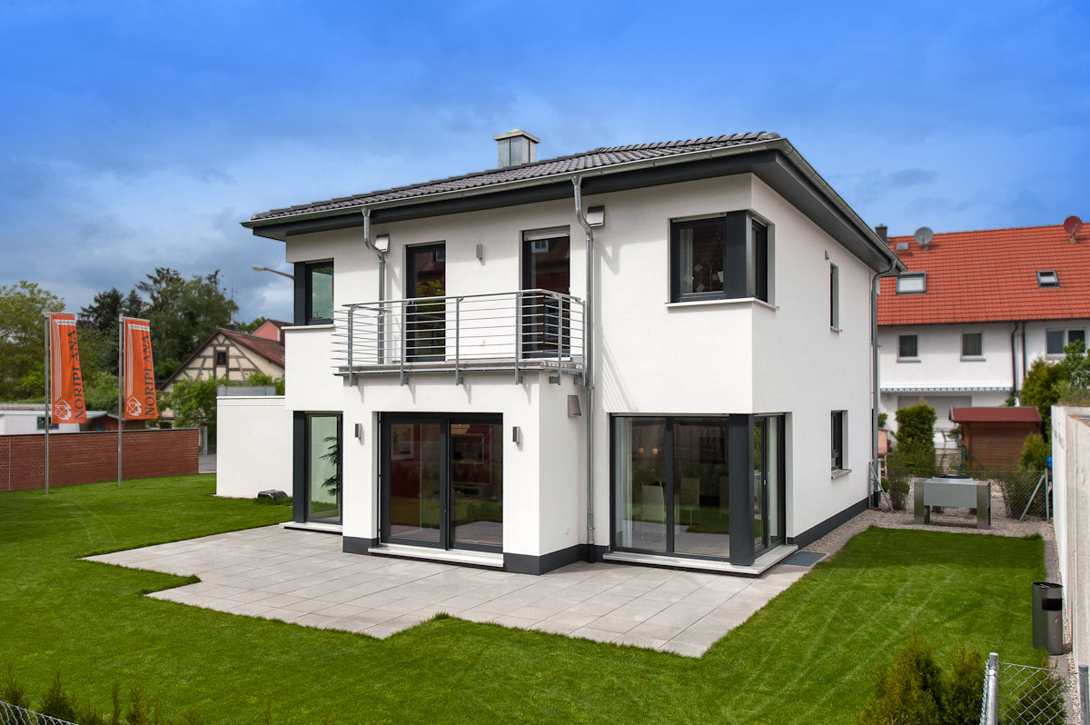 Musterhaus Bella Firenze von Noriplana in Nürnberg mit Terrasse und Garten